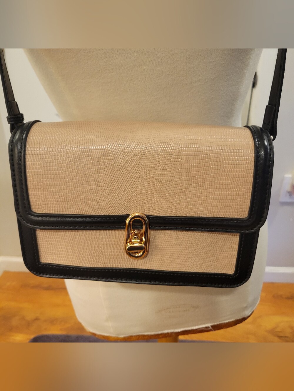 💄EUC~ JULES KAE CROSSBODY BAG